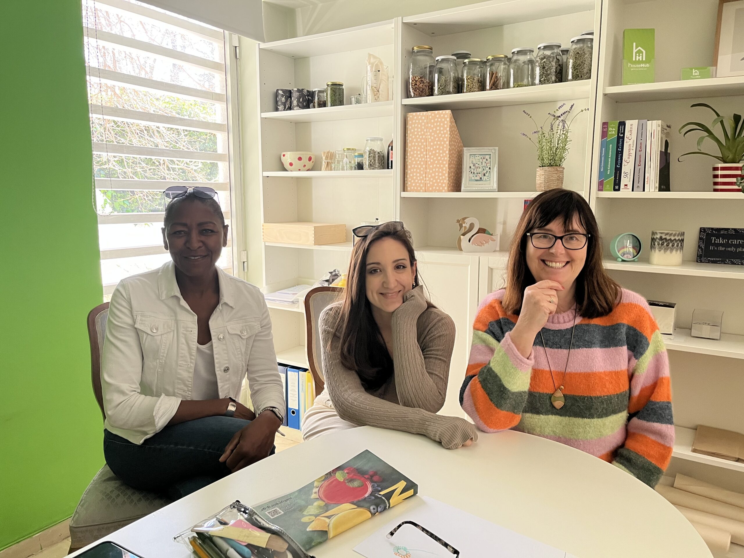 Greek lessons in Kifisia - teacher with students